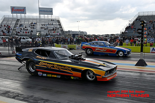 Michael Irwin (near 
lane) vs Mike Buchanan (far lane)